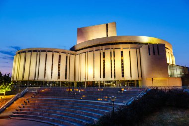 Geceleri, Polonya Bydgoszcz şehirde bina opera