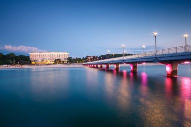Beton İskelesi Kolobrzeg, Polonya. Uzun pozlama geceleri vurdu