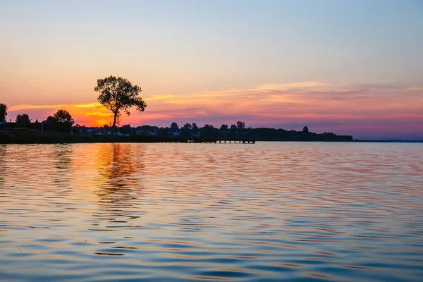 Nascer Sol Sobre Lago Com Árvore Fundo — Fotografia de Stock