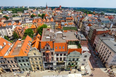 Torun, Polonya - 01 Haziran 2018: Havadan görünümü tarihi binalar ve çatılar Polonya Ortaçağ şehrin Torun, Polonya. Torun Nicolaus Copernicus doğduğu yerdir