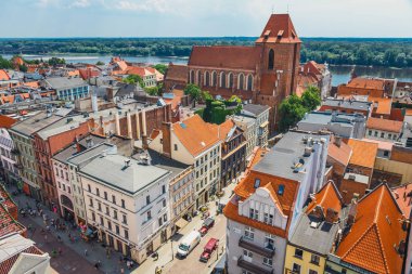 Torun, Polonya - 01 Haziran 2018: Havadan görünümü tarihi binalar ve çatılar Polonya Ortaçağ şehrin Torun, Polonya. Torun Nicolaus Copernicus doğduğu yerdir