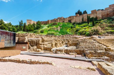 Malaga, İspanya, 03 Nisan 2018: Kale Alcazaba Kalıntıları Roma Tiyatrosu, Malaga, İspanya