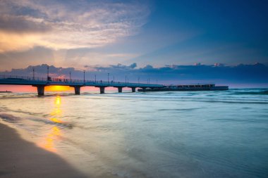 gün batımı, uzun süreli pozlama iskelede ile sessiz beach