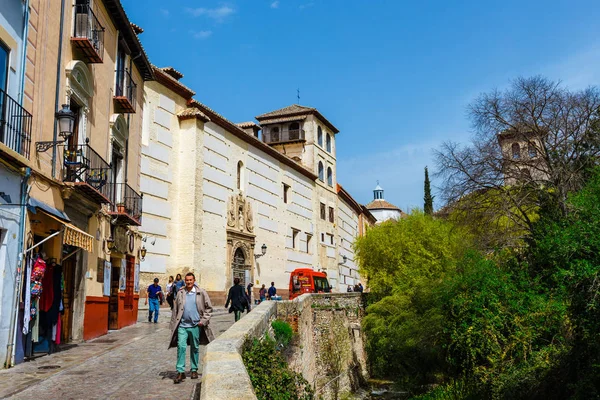 Granada Hiszpania Kwietnia 2018 Tradycyjnej Architektury Arabskiej Andaluzji Średniowiecznej Dzielnicy — Zdjęcie stockowe