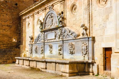 Adalet (Puerta de la Justicia), Alhambra, Granada, İspanya'da karmaşık kapıya kapısı