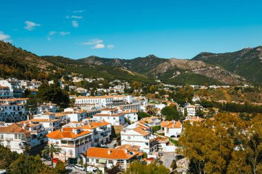 Görünüm Mijas köyü güneşli gün, Costa del Sol, Endülüs, İspanya