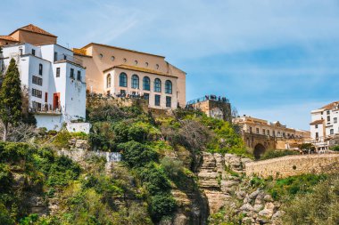 Ronda, İspanya, 05 Nisan 2018: Beyaz ile El Tajo Gorge Kanyon İspanyolca Ronda, İspanya'da evler