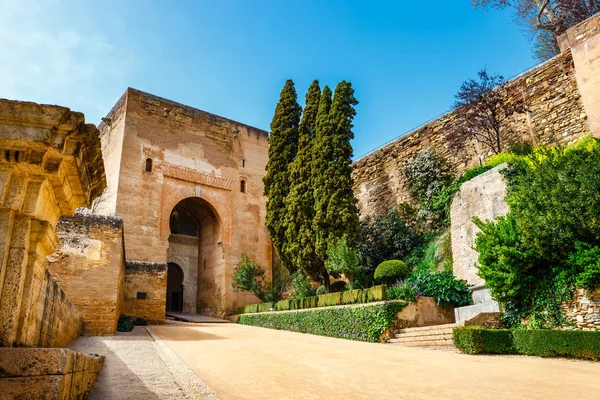 Utfärda Utegångsförbud För Rättvisa Puerta Justicia Porten Till Alhambra Granada — Stockfoto