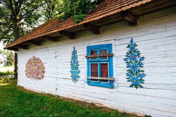 Zalipie Polen Augustus 2018 Kleurrijke Huis Met Bloemen Geschilderd Muren — Stockfoto