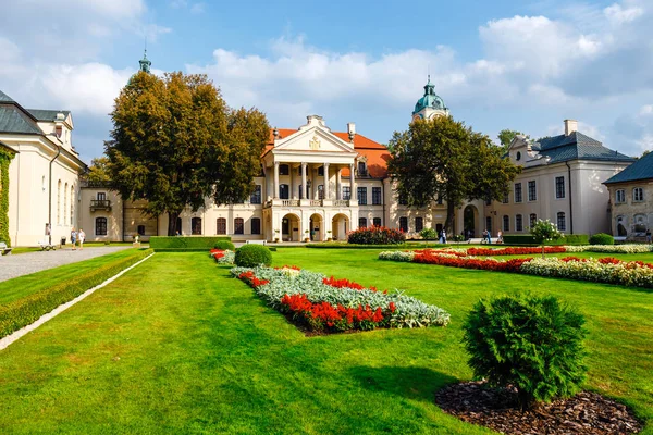 Kozlowka Pologne Août 2018 Palais Zamoyski Kozlowka Est Grand Complexe — Photo