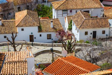 Granada Hava görünümünde bir gündüz. Granada Sierra Nevada Dağları, Endülüs, İspanya'nın eteklerinde yer alır.