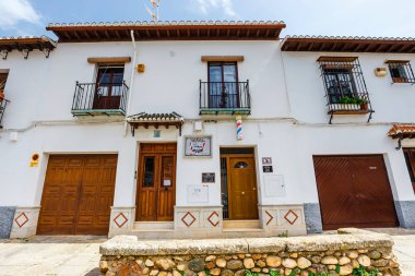 Granada, İspanya, 06 Nisan 2018: Tarihi ilçe Albaicin Granada, Endülüs, İspanya sokak görünümü.