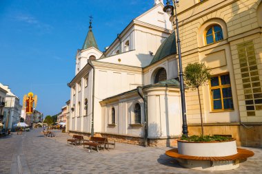 Lublin, Polonya, 01 Eylül 2018: Lublin şehir cadde görünümü gündoğumu üzerinde Polonya