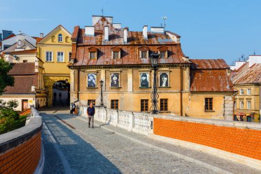 Lublin, Polonya, 01 Eylül 2018: Lublin şehir cadde görünümü gündoğumu üzerinde Polonya