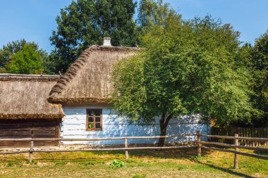 Thatched çatı, Polonya geleneksel kırsal mimari ile eski günlük ev