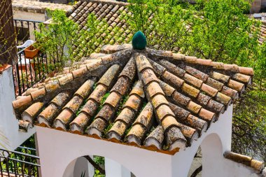 Granada Hava görünümünde bir gündüz. Granada Sierra Nevada Dağları, Endülüs, İspanya'nın eteklerinde yer alır.