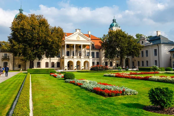 Kozlowka, Polonya, 31 Ağustos 2018: Zamoyski Kozlowka sarayda. Kozlowka Doğu Polonya Lublin yakınında bulunan bir büyük Rokoko ve neoklasik Saray karmaşık olduğunu