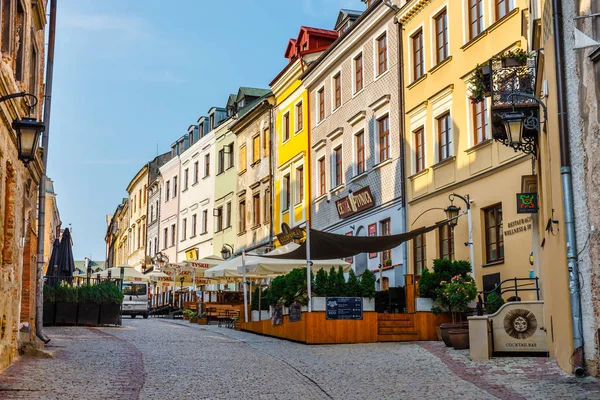 Lublin, Polonya, 01 Eylül 2018: Tarihi başlanmasıyla ve açık Restoran, Lublin, Polonya eski şehir.