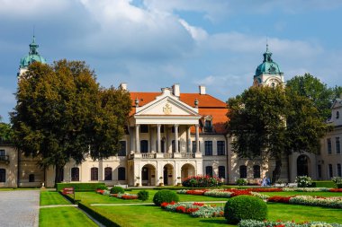 Kozlowka, Polonya, 31 Ağustos 2018: Zamoyski Kozlowka sarayda. Kozlowka Doğu Polonya Lublin yakınında bulunan bir büyük Rokoko ve neoklasik Saray karmaşık olduğunu