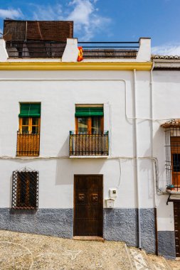  Tarihi ilçe Albaicin Granada, Endülüs, İspanya içinde sokak görünümü.