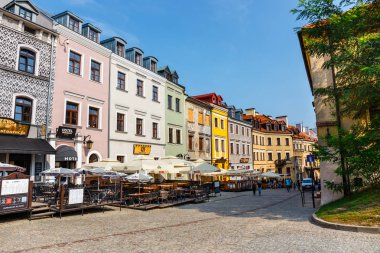 Lublin, Polonya, 01 Eylül 2018: Tarihi başlanmasıyla ve açık Restoran, Lublin, Polonya eski şehir.
