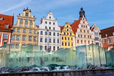 Sabah sahne Wroclaw Pazar Meydanı, Polonya üzerinde çeşme ile