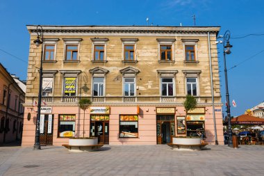 Lublin, Polonya, 01 Eylül 2018: Lublin şehir cadde görünümü gündoğumu üzerinde Polonya