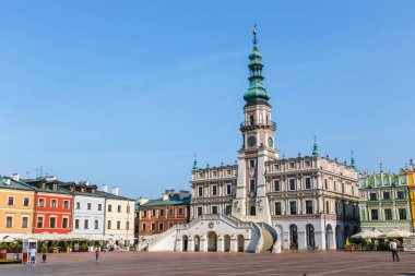 Zamosc, Polonya - 01 Eylül 2018: Büyük Market Square Zamosc, Polonya