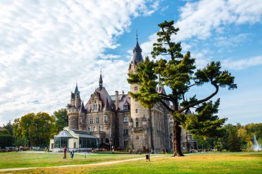 Moszna, Polonya, 07 Ekim 2018: Moszna Castle, bir köy, Moszna içinde Yukarı Silezya, Polonya yer alan tarihi Sarayı