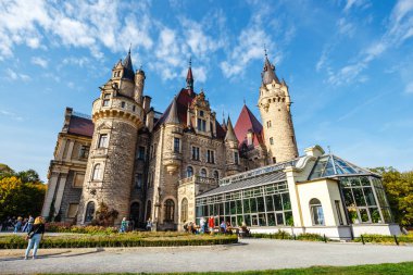 Moszna, Polonya, 07 Ekim 2018: Moszna Castle, bir köy, Moszna içinde Yukarı Silezya, Polonya yer alan tarihi Sarayı