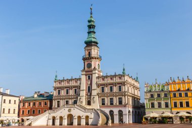 Zamosc, Polonya - 01 Eylül 2018: Büyük Market Square Zamosc, Polonya
