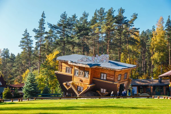 Szymbark Pologne Octobre 2018 Extérieur Maison Bois Envers Dans Village — Photo