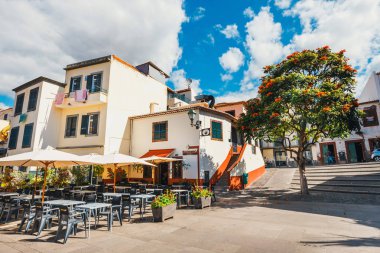 Funchal, Madeira, 06 Temmuz 2016: Santa Maria, Madeira evlerde sokak görünümü