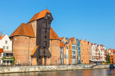 Gdansk, Polonya, 14 Ekim 2018: Güneşli gün, Gdansk, Polonya tarihi kısmında Motlawa Nehri'nin dolgu