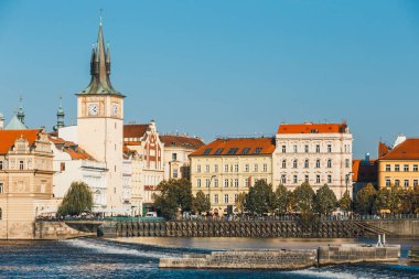 Prague, Çek Cumhuriyeti - 29 Eylül 2017: dolgu Çek Cumhuriyeti'nin başkenti Prag'da Vltava Nehri'nin