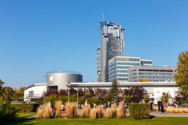 Gdynia, Polonya, 13 Ekim 2018: modern gökdelen, Baltık Denizi, Gdynia liman