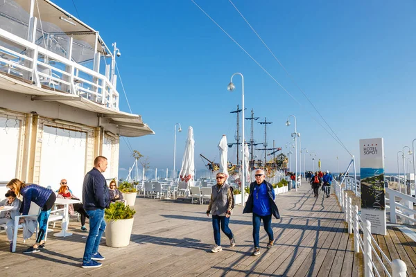 Sopot, Polen, 13 oktober 2018: Weergave van de langste houten pier in Europa. De Sopot Pier werd gebouwd in 1827 — Stockfoto