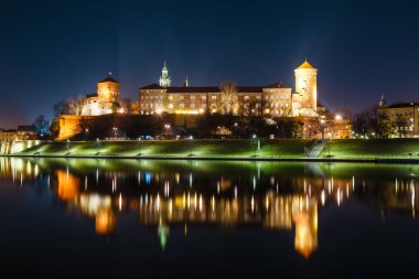 Wawel Kalesi Krakow Vistula bulvarları gördün. Krakow Polonya en ünlü dönüm noktası olduğunu