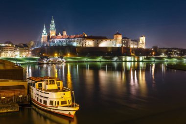 Wawel hill ile kale gece, Polonya