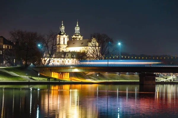 Eglise sur la Skalka la nuit, Cracovie, Pologne — Photo