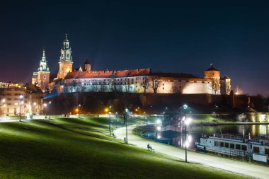 Wawel Kalesi Krakow Vistula bulvarları gördün. Krakow Polonya en ünlü dönüm noktası olduğunu