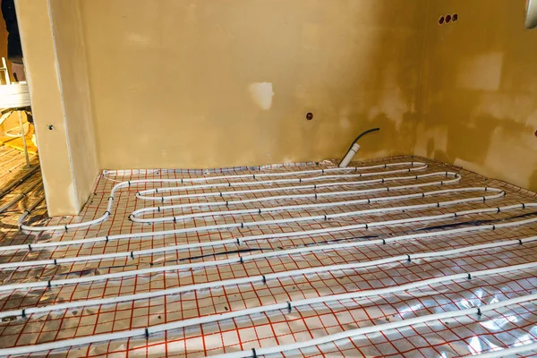水の床暖房システム内部のクローズアップ — ストック写真