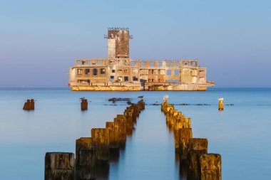 Gdynia, Polonya eski torpido başlatıcısı ve dalgakıran yakın