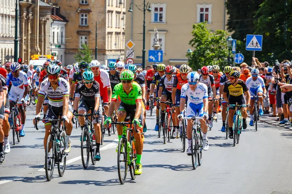 克拉科夫，波兰 - 2017年7月29日：第74届波罗涅巡回赛的不明身份参与者。波洛涅自行车赛是东欧最大的自行车赛事 — 图库照片