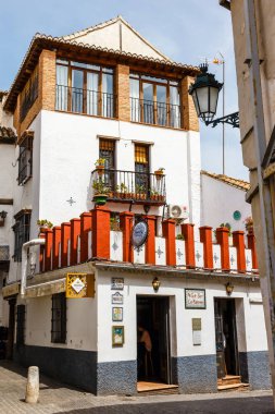 Granada, İspanya, 06 Nisan 2018: Andalusia, geleneksel Arap mimarisini Albaicin Mağribi Ortaçağ çeyrek, Granada, İspanya