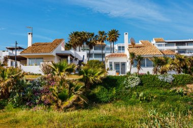 La Cala De Mijas, Costa del Sol, İspanya 'da deniz kenarında gezinti