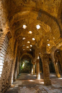 Ronda, İspanya, 05 Nisan 2018: Ronda kasabasındaarap hamamı kalıntıları, Endülüs, İspanya