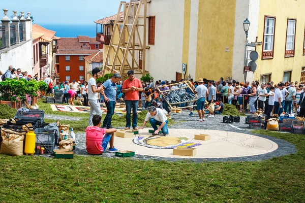 La Orotava, Tenerife, Spanien - 11 juni 2015: Firandet av Corpus Christi är en av de mest välförankrade traditionerna i Teneriffa — Stockfoto