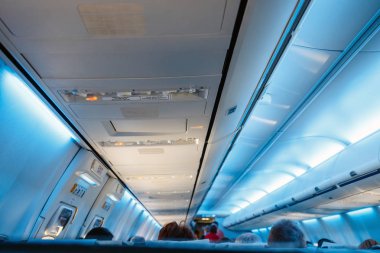 Yolcu uçağının içi, sığ DOF