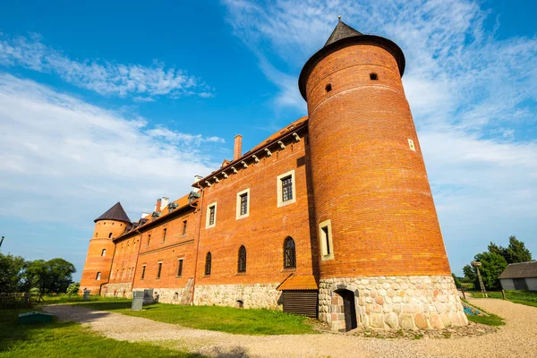 Die königliche Burg tykocin am rechten Ufer des Flusses narew in tykocin, Polen. — Stockfoto